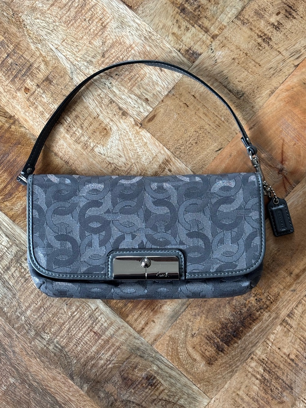 ⛓️🩶🤍Y2K Kristin Optic Chainlink Art Large Wristlet Mini Bag🤍🩶⛓️